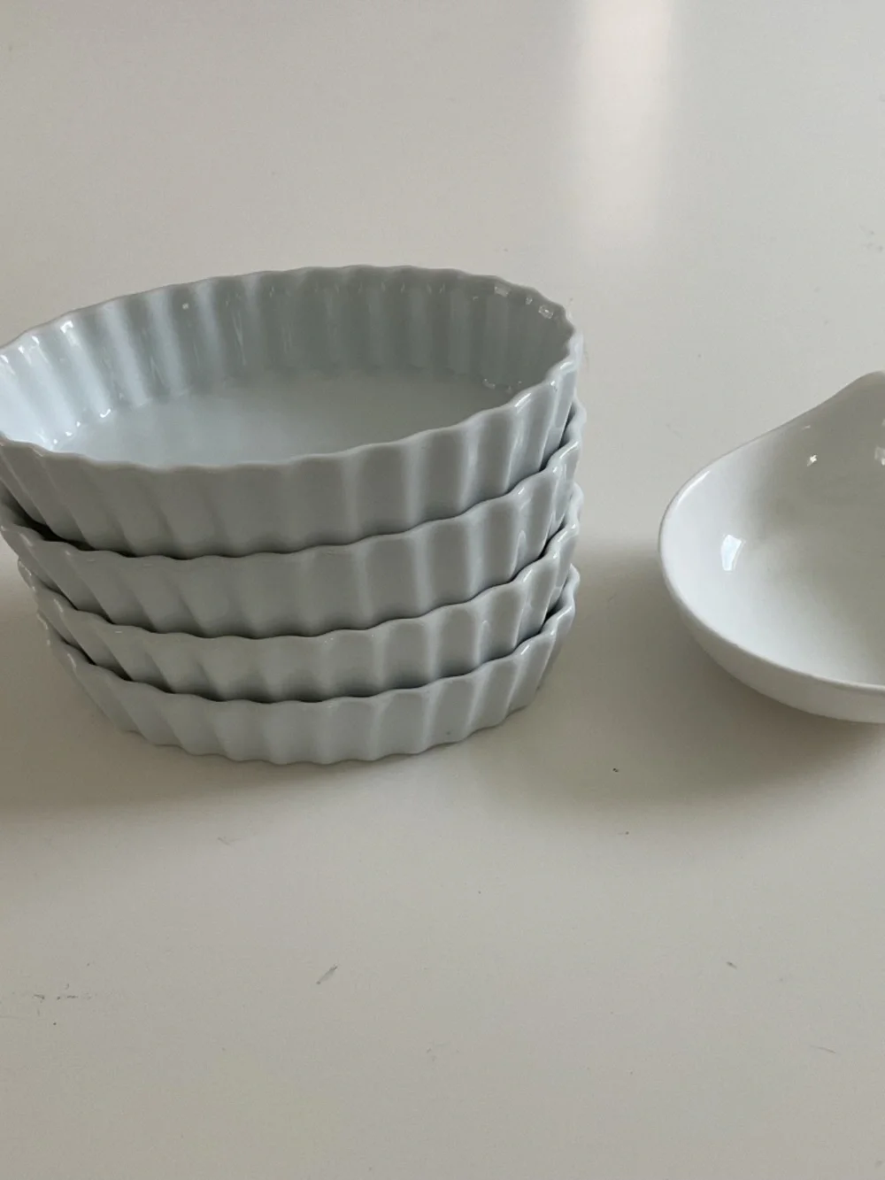 Set of 4 Crate & Barrel Oval Crème Brûlée Dishes & 1 Mini Round Grip Dish